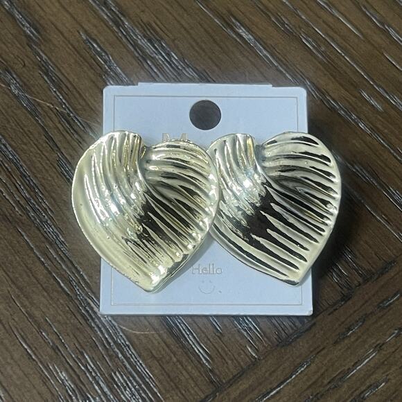 Vintage Goldtone Heart Earrings Fashion Post Novelty Love Valentines Jewelry - Picture 1 of 4